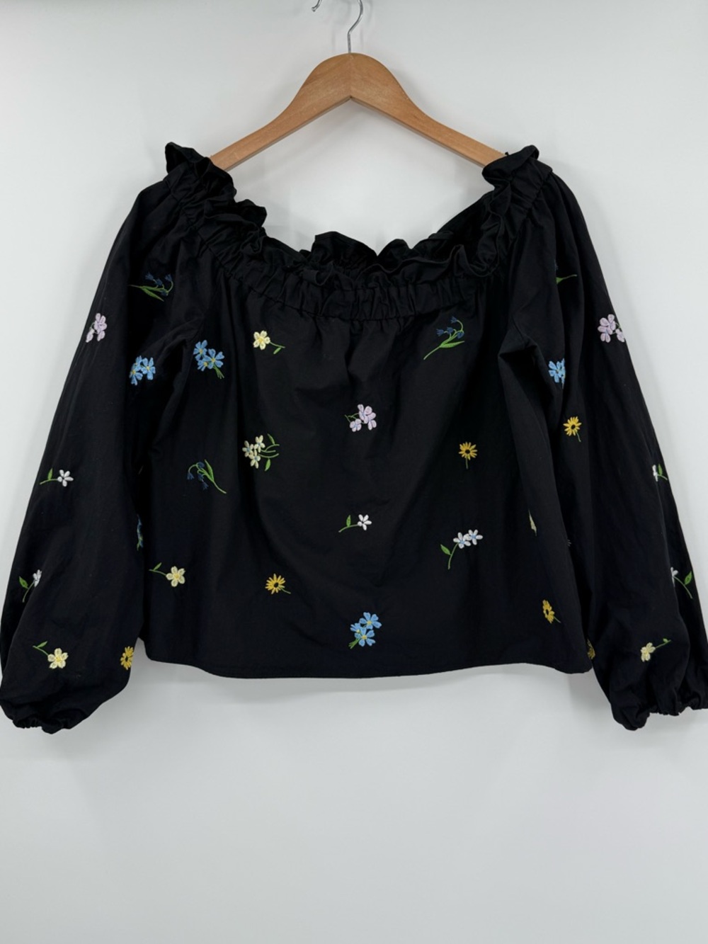 ✦ Topshop Embroidered Floral Off Shoulder Top | Black | US 10